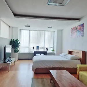 Apartment Cozy - Experience Like Comfort